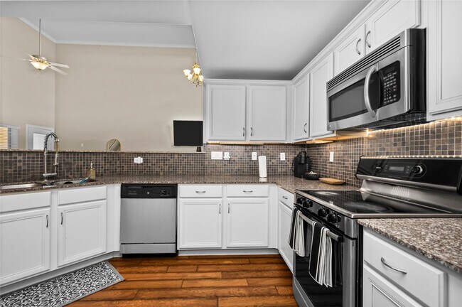 Building Photo - 3501 Chenevert St