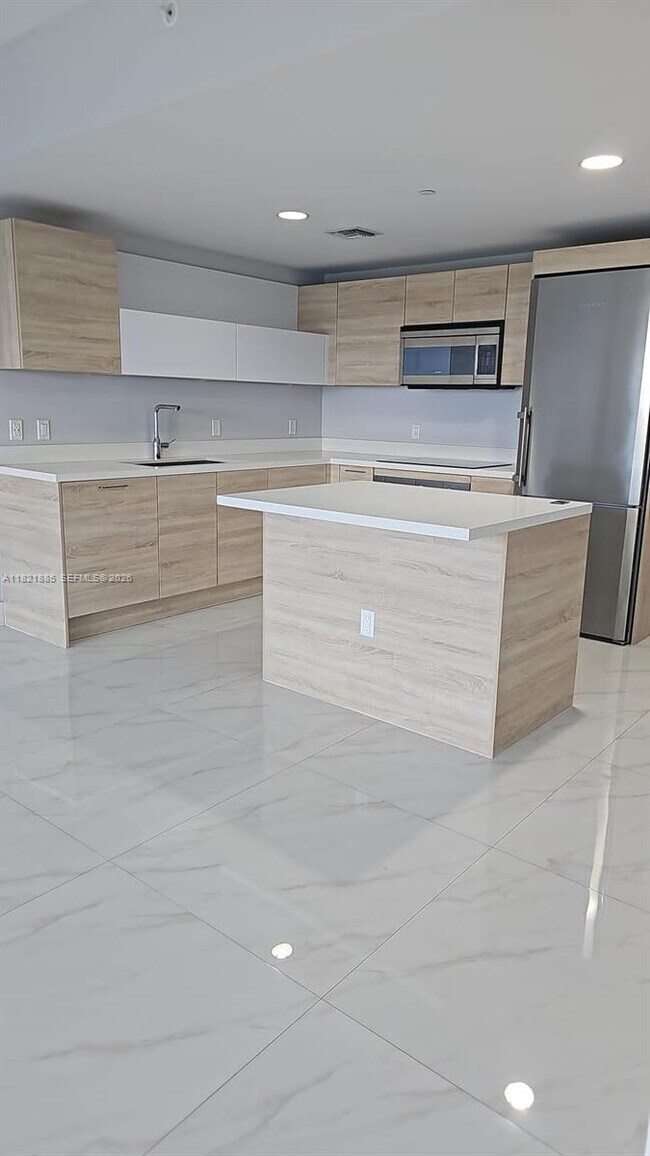 Building Photo - 16385 Biscayne Blvd