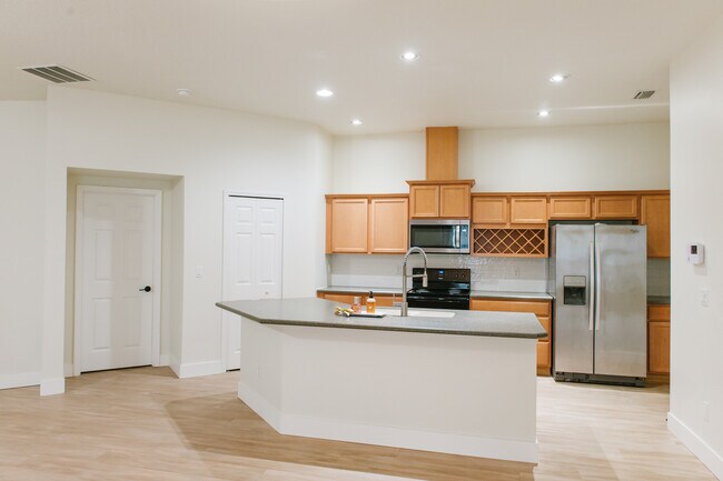 Building Photo - 208 Grande Lake Dr
