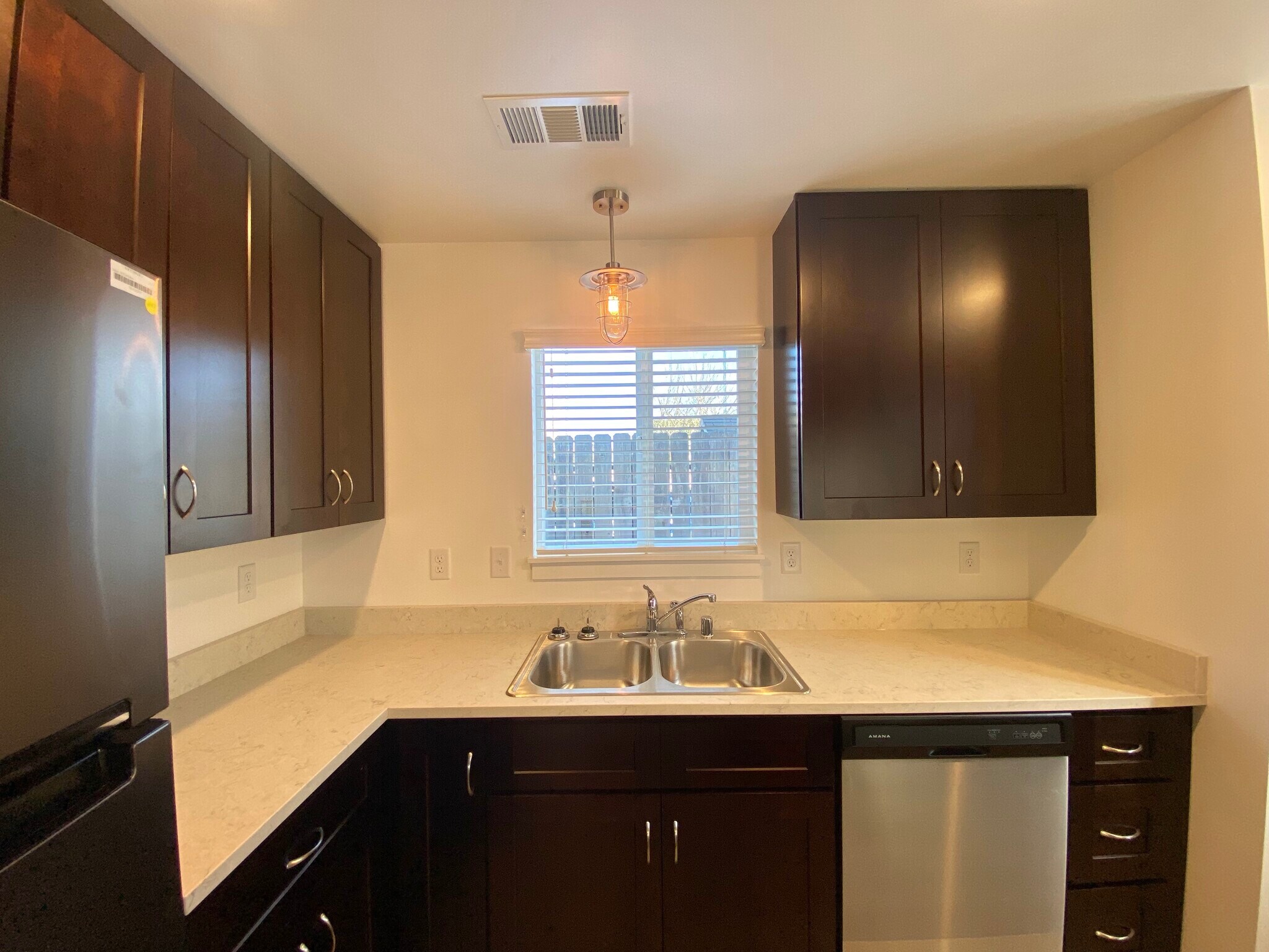 Building Photo - 1318 6th St