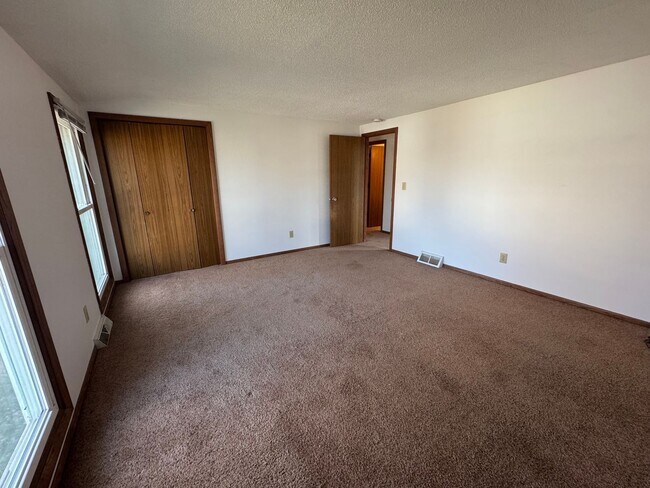 Building Photo - Westgate 205-207