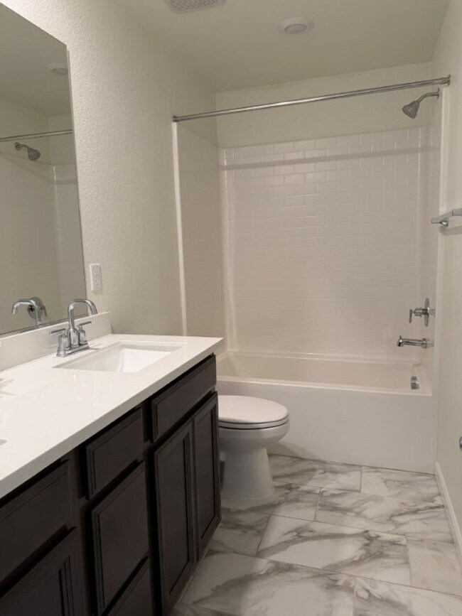 Building Photo - Newer 4 Bed / 2.5 Bath Home in Spring Lake | Owned Solar | Prime Location