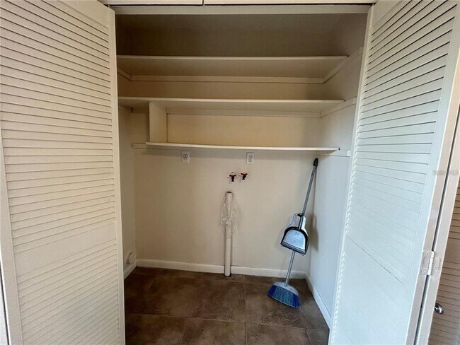 Building Photo - 3646 Radnor Pl