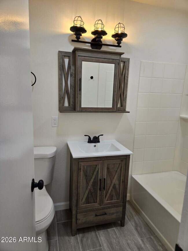 Building Photo - 1223 W University Dr