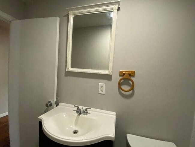Building Photo - 3 Bedroom Apartment in South Nashville!