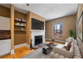 Building Photo - 609 S 9th St