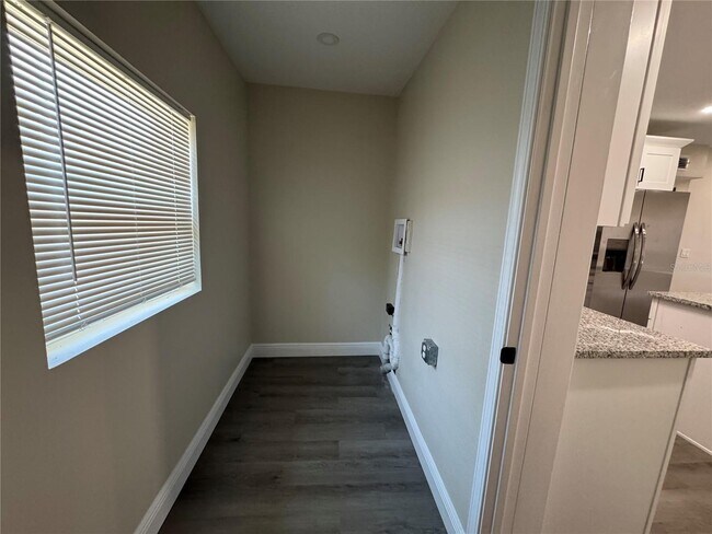 Building Photo - 7039 Lenox Dr