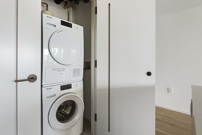 Building Photo - Modern island living at Park Ward Village #1711