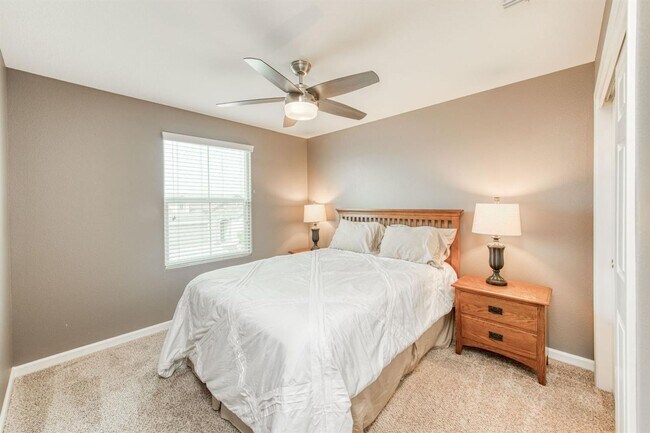 Building Photo - Beautiful 4 Bedroom 2.5 Baths in Clovis