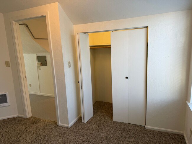 Building Photo - 863 G St