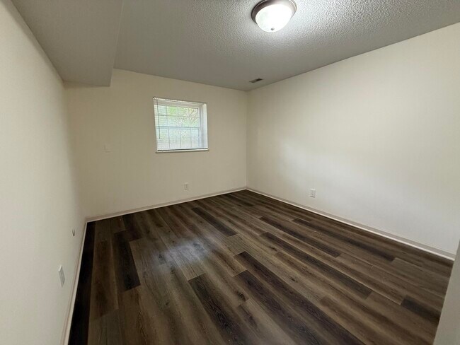 Building Photo - 1309 W Lexington Cir