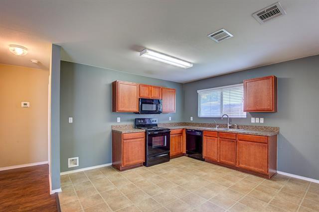 Building Photo - 7000 Sylvan Meadows Dr