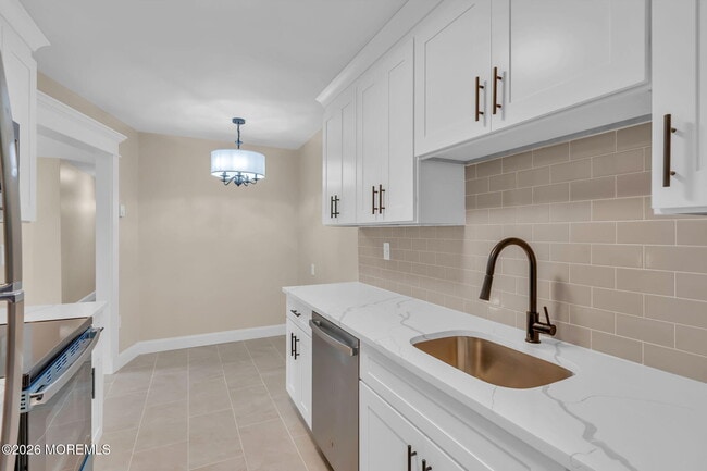 Building Photo - 168 Amberly Dr