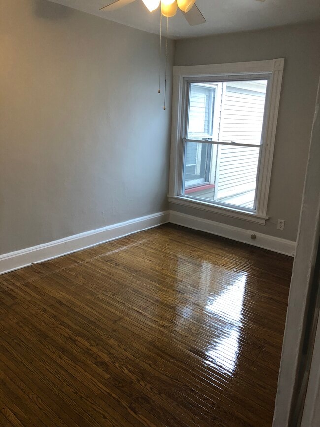 Building Photo - 91 S Washington, Up