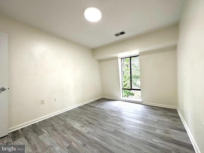 Building Photo - 8119 Inverness Ridge Rd