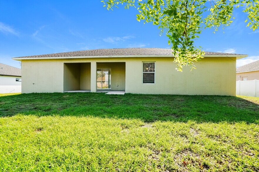 Building Photo - 218 SW 11th Ave