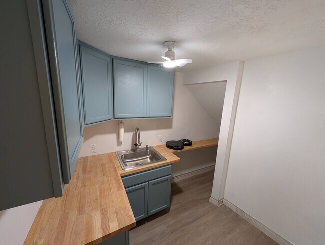 Building Photo - 5206 Hunter Dr