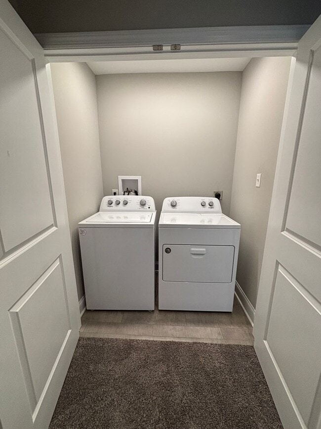 Building Photo - Beautiful Townhome in Cannosburg!