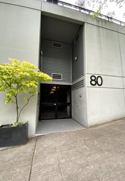 Primary Photo - 80 Vine St