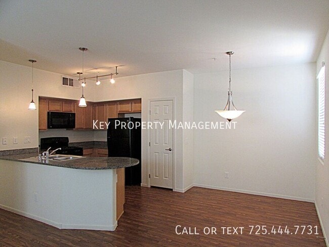 Building Photo - 3 BEDROOM 2 BATH HENDERSON CONDO WITH 1 CA...