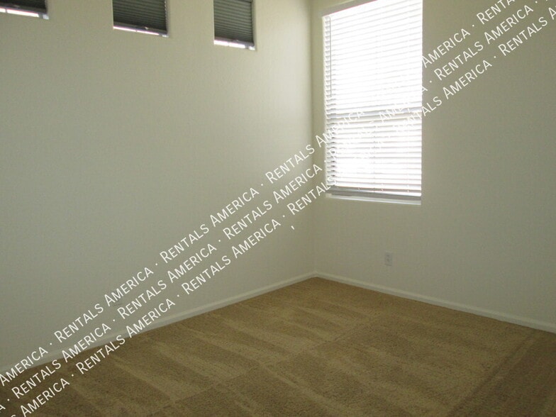 Building Photo - 3809 E Fruitvale Ave