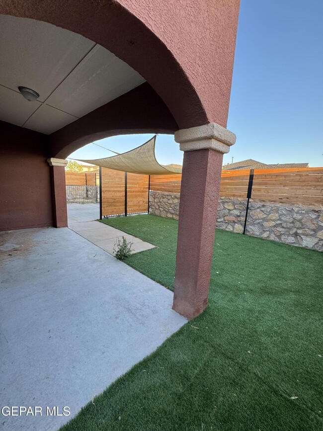 Building Photo - 12872 Hueco Mine Dr