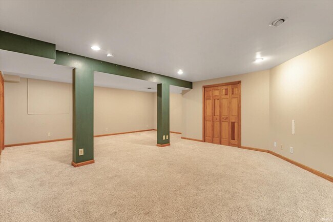 Building Photo - 51595 Harvester Dr