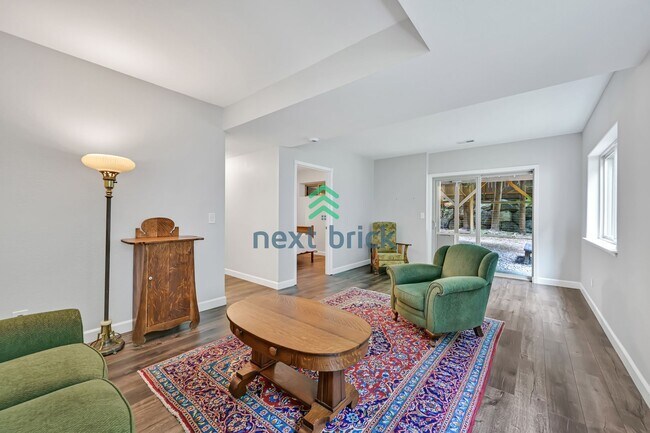 Building Photo - A fabulous 3 bedroom and 3.5 bathroom house