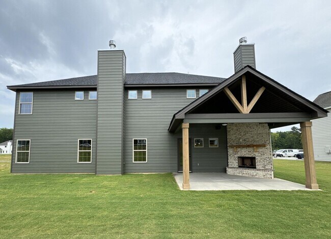 Building Photo - 5 Bedroom 3 Bathroom House