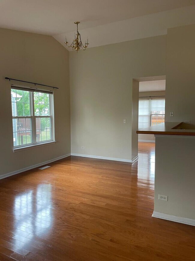 Building Photo - 927 Genesee Dr