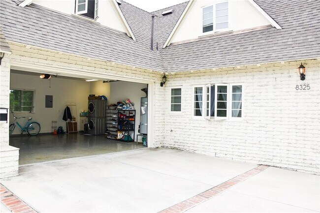 Building Photo - 8325 La Bajada Ave