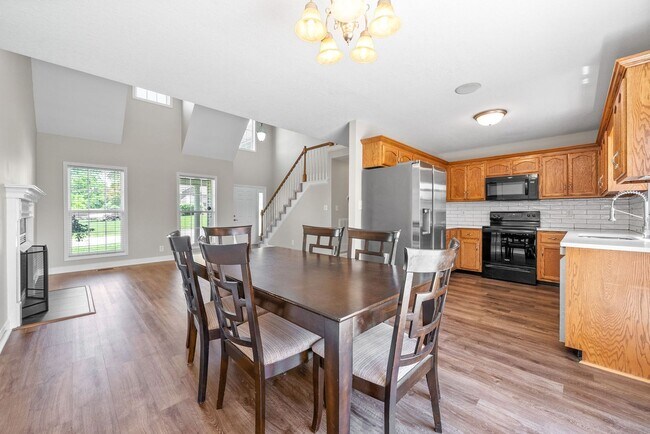 Building Photo - 680 Foxfield Dr
