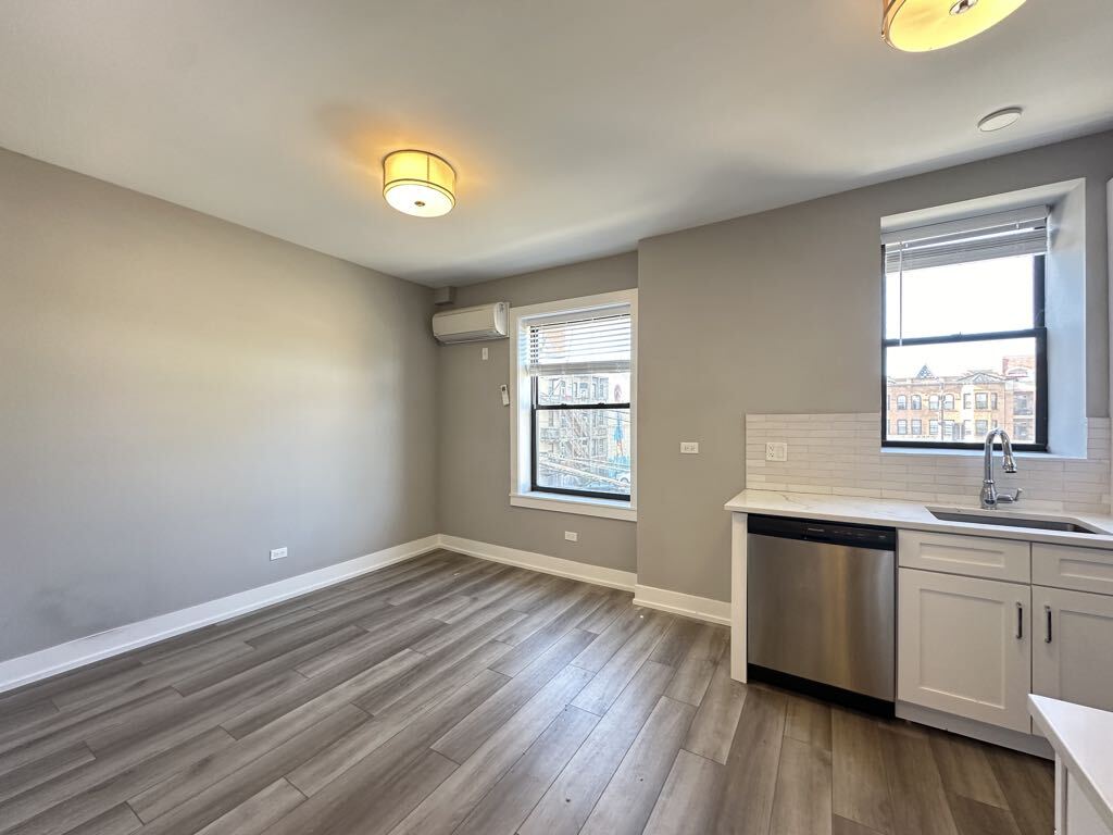 Building Photo - 3934 N Janssen Ave