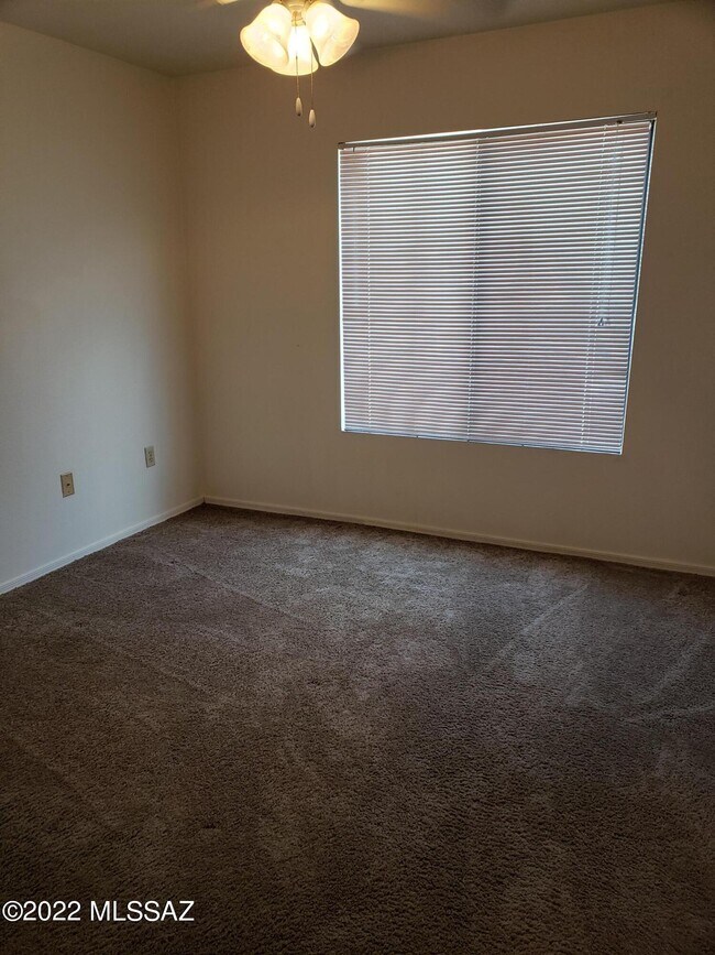 Building Photo - 5751 N Kolb Rd