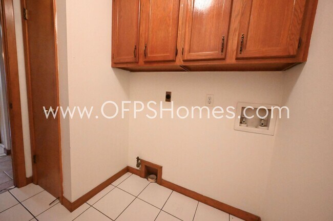 Building Photo - 3934 Balsam Dr