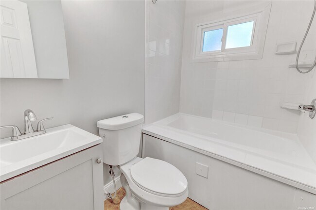 Building Photo - 675 S Long Beach Ave