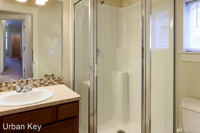 Building Photo - 511 21st Ave