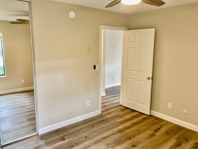 Building Photo - Stunning 2 bed 2 bath Condo In San Carlos Move In Special*