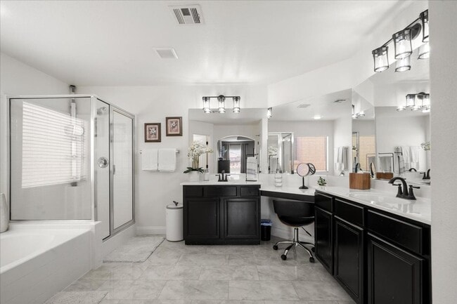 Building Photo - Luxurious, Exceptional Entertaining 5 Bedroom Home Featuring Expansive Indoor-Outdoor Living