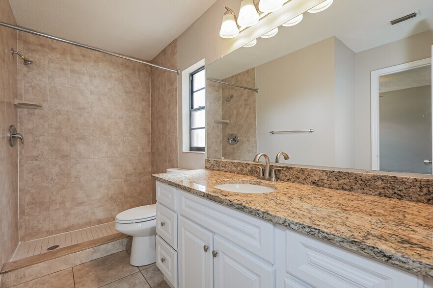 Building Photo - 3819 Cloverhill Ct