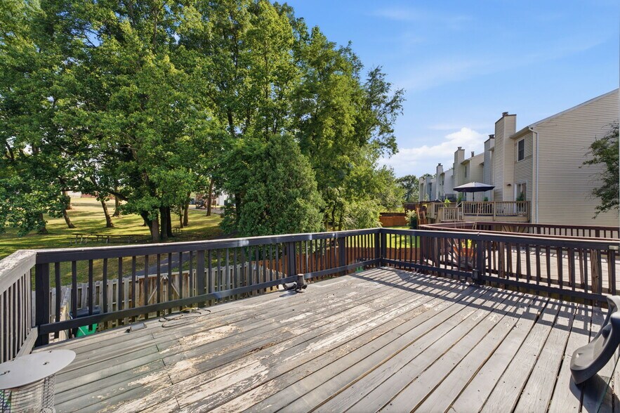 Building Photo - 10703 Campus Way S