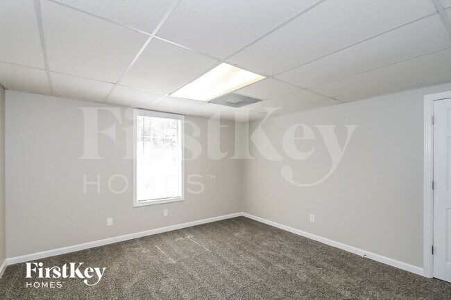 Building Photo - 142 N Springs Dr