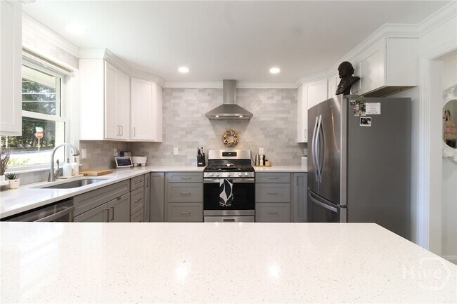 Building Photo - 1092 West Lake Dr