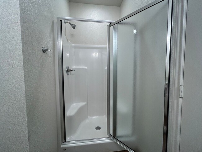 Building Photo - Luxury Townhome in Abbey Glen Community!