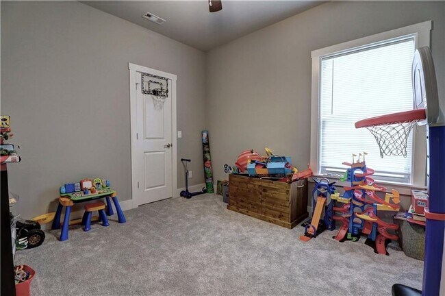 Building Photo - 13 Kiswick Dr