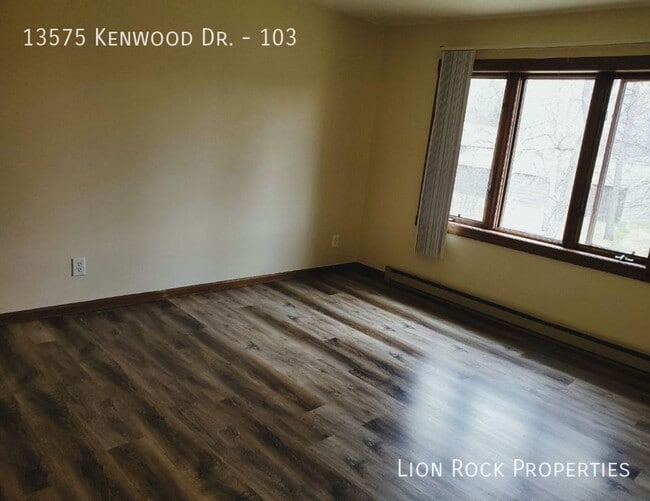 Building Photo - 13575 Kenwood Dr N