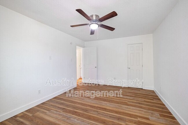 Building Photo - 2217 Mission Hill Dr