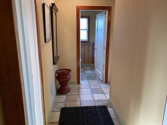 Building Photo - 203 Howard St