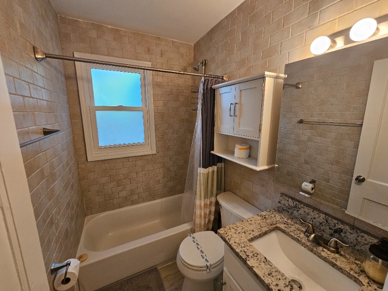 Building Photo - 4364 Bethwood Cir