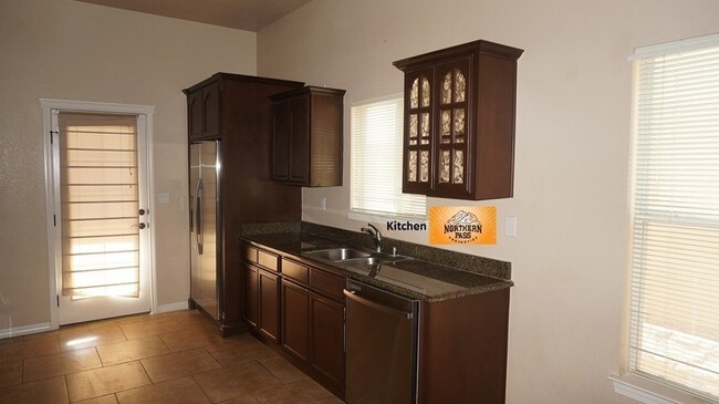 Building Photo - Amazing 3 Bedroom Home in Gated Community!